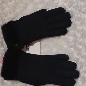 UGG women's black gloves, size M. Never worn.